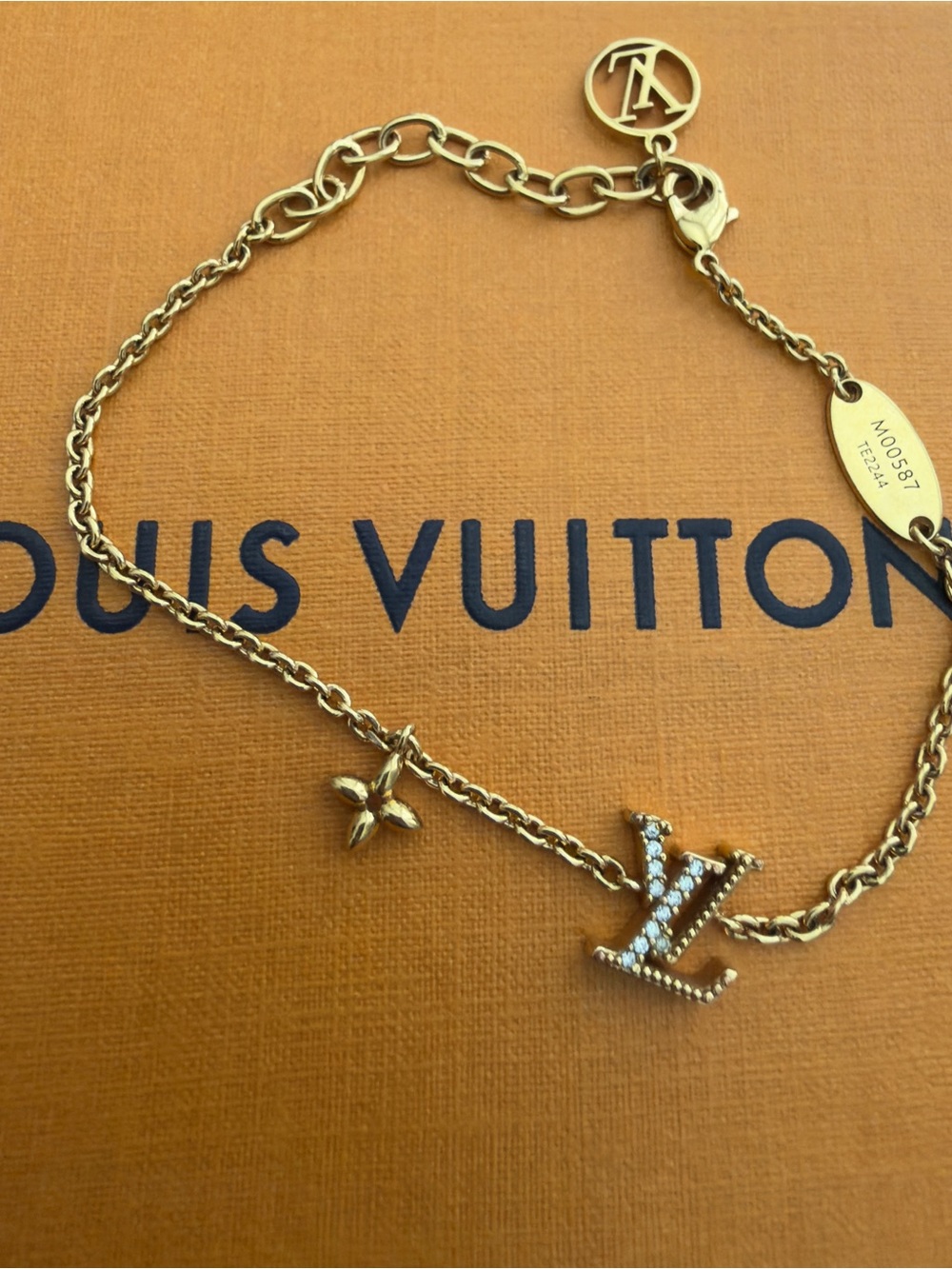 Louis Vuitton M00587 LV Iconic Gold Bracelet - Picture 8 of 11